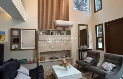 Casa com 3 quartos à venda na travessa vileta, 348, jardim botânico, porto alegre, 343 m2 por r$ 2.080.000