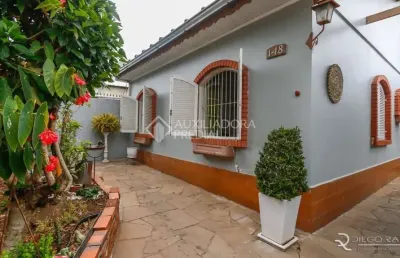 Casa em condomínio fechado com 3 quartos à venda na rua bernardo guimarães, 148, partenon, porto alegre, 140 m2 por r$ 550.000