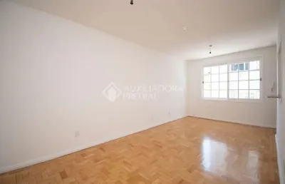 Apartamento com 2 quartos à venda na rua três de maio, 253, floresta, porto alegre, 66 m2 por r$ 330.000