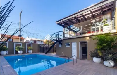 Casa com 4 quartos à venda na rua criciúma, 115, guarujá, porto alegre, 288 m2 por r$ 1.500.000