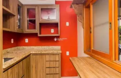 Casa em condomínio fechado com 2 quartos à venda na avenida guarujá, 126, guarujá, porto alegre, 102 m2 por r$ 360.000