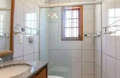 Casa em condomínio fechado com 3 quartos à venda na rua general rondon, 461, tristeza, porto alegre, 180 m2 por r$ 949.000
