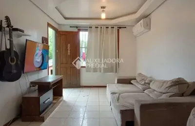 Casa com 2 quartos à venda na avenida alcibiades martins da rocha, 1861, vila operária, porto alegre, 63 m2 por r$ 245.000