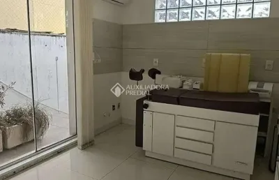 Casa com 3 quartos à venda na rua pinaré, 203, vila assunção, porto alegre, 228 m2 por r$ 2.000.000