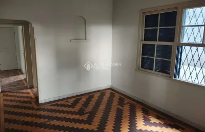 Casa com 2 quartos à venda na rua general gomes carneiro, 917, medianeira, porto alegre, 75 m2 por r$ 450.000
