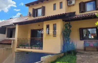 Casa com 3 quartos à venda na rua doutor mário totta, 2812, tristeza, porto alegre, 286 m2 por r$ 870.000