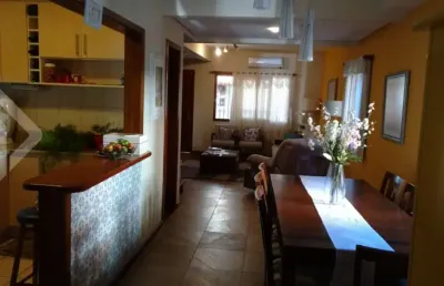 Casa em condomínio fechado com 3 quartos à venda na rua doutor pio ângelo, 15, ipanema, porto alegre, 240 m2 por r$ 699.000
