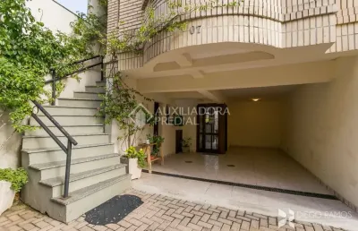 Casa em condomínio fechado com 3 quartos à venda na rua curupaiti, 260, cristal, porto alegre, 208 m2 por r$ 777.000