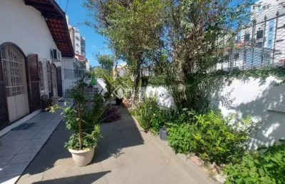 Casa com 4 quartos à venda na rua presidente gama rosa, 175, trindade, florianópolis, 200 m2 por r$ 2.100.000