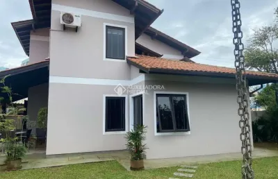 Casa com 3 quartos à venda na rua itapuã, 26, itacorubi, florianópolis, 262 m2 por r$ 1.980.000