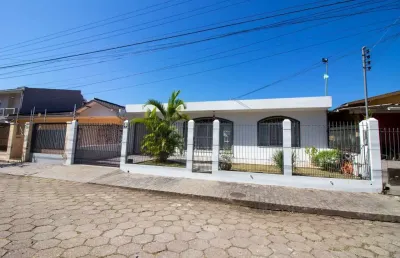 Casa com 3 quartos à venda na rua professora enoé schutel, 274, trindade, florianópolis, 118 m2 por r$ 1.690.000