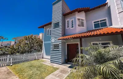 Casa com 3 quartos à venda na rua tupinambá, 251, canto, florianópolis, 320 m2 por r$ 1.390.000