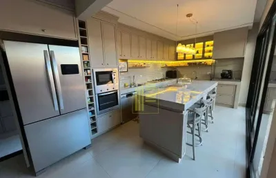 Casa a venda no condomínio euroville com 03 suítes e cozinha gourmet.