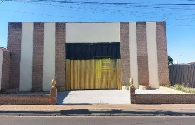 Salão para locação com 690 m² de construção próximo do centro. ideal para igreja. excelente localização.