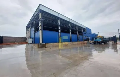 Barracão para locação (novo) com 1,100 m² de construção, 08 docas, 20 vagas para veículos com saída para rodovia washington luiz.