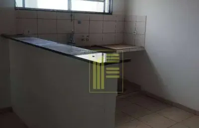 Casa para locação com 02 quartos e garagem no boa vista.