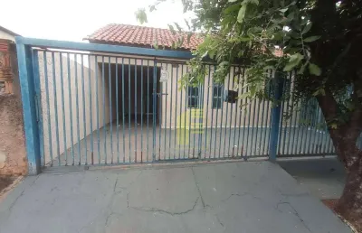 Casa para locação no maria lucia com 02 quartos e garagem.