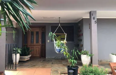 Oportunidade dupla-  casa a venda de alto padrão com a flexibilidade que você busca para seu comercio ou moradia.