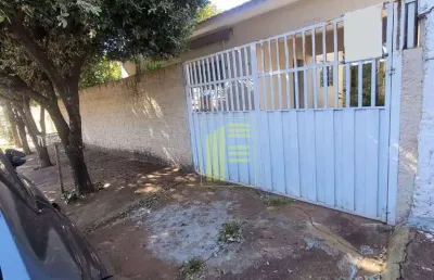 Casa para locação no bairro são jorge com 02 quartos e garagem.