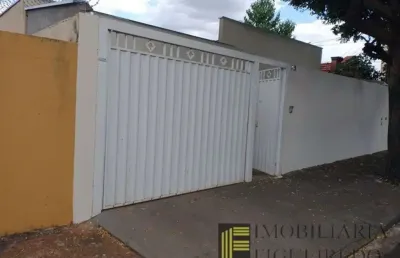 Casa no boa vista com 02 dormitórios e 01 vaga de garagem.