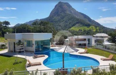 Terreno com ótima localização. próximo a área de lazer do condomínio.