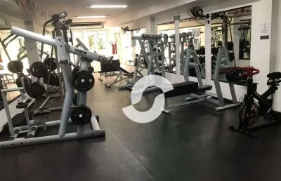 Loja comercial 700 m² alugado à academia halternativa