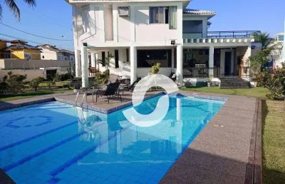 Linda casa, 4 dormitórios à 100m da praia, 480 m² por r$ 3.700.000,00 - camboinhas - niterói/rj