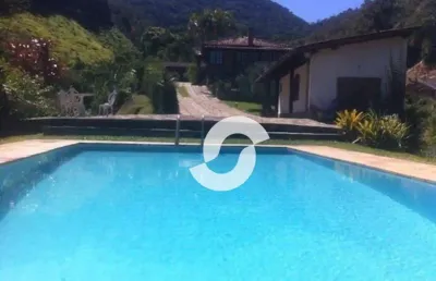 Maravilhoso sítio com 4 quartos em meio a natureza à venda, 177000 m² por r$ 4.000.000,00 - itaipava - petrópolis/rj