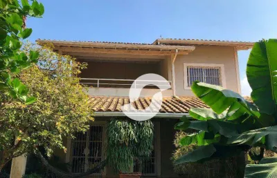 Linda e completa casa dúplex, entre as montanhas e as praias!