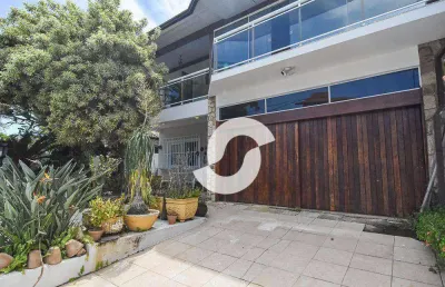 Casa com 4 dormitórios, piscina a 80m da praia à venda, terreno 360 m² por r$ 1.800.000 - piratininga - niterói/rj