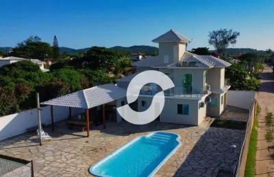 Excelente casa, com 4 suítes, piscina, churrasqueira, enorme quintal, vaga para muitos