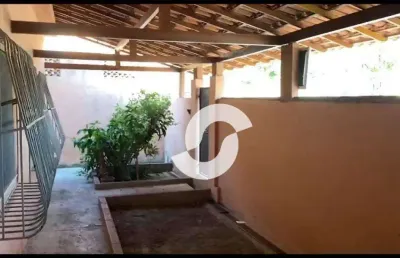 Itaboraí boa casa linear, com sala, 3 quartos, sendo 1 suíte, 1 banheiro social, copa cozinha, uma boa varanda na frente, vaga de garagem