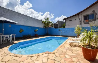 Casa linear com piscina, próximo às melhores praias da ro