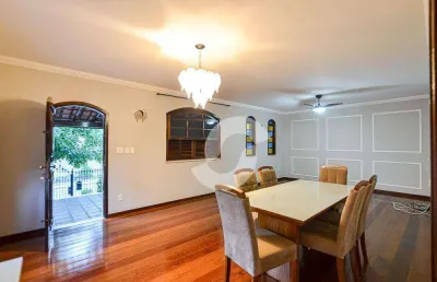 Casa duplex toda reformada com churrasqueira e vaga para 4 carros