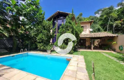 Linda casa em condomínio com 03 dormitórios, sendo 02 suítes, quintal, piscina e churrasqueira  à venda, 218 m² por r$ 720.000 - sape - niterói/rj