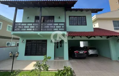 Casa com 3 quartos à venda na Rua Otto Benack, Bom Retiro, Joinville