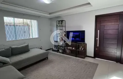 Casa com 2 quartos à venda na Rua Valdemiro Ender, Petrópolis, Joinville