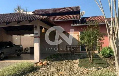 Casa para alugar na Rua Julião Favre, Santa Catarina, Joinville