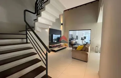 Casa em condomínio fechado, 3 quartos, varanda gourmet , sauna e piscina.