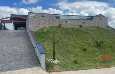 Linda casa em condomínio fechado, 283 m² de área construída, 4 quartos sendo 3 suítes.
