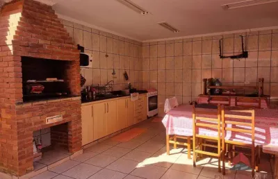 Bela casa com 3 dormitórios mais edícula no jd oriente