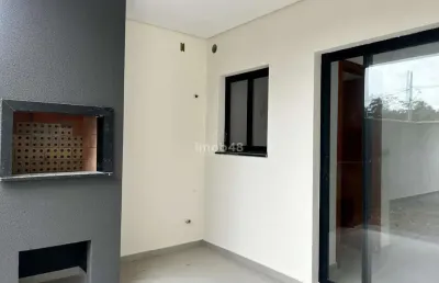 Casa unifamiliar em forquilhas, são josé: 96m², 3 dorms, 1 suíte, 2 banheiros. oportunidade por r$620.000