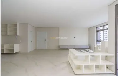 Apartamento andar alto e face norte à venda no batel!