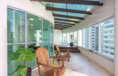 Apartamento á venda no ed. le majestic em no centro de balneário camboriú.