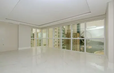 Apartamento à venda com 04 suítes e vista para o mar em balneário camboriú.