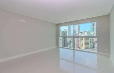 Apartamento à venda com 03 suítes na segunda quadra do mar em balneário camboriú.