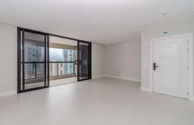 Apartamento com vista para o mar à venda em balneário camboriú.
