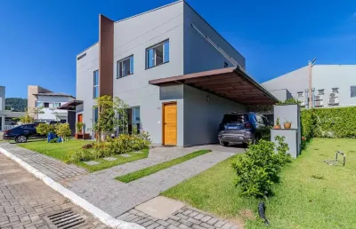 Casa à venda no condomínio village dos ipes em balneário camboriú