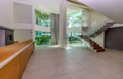 Apartamento garden duplex à venda com 03 suítes na praia brava.