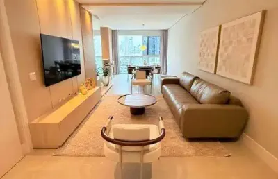 Apartamento mobiliado à venda com 04 dormitórios no centro de balneário camboriú.